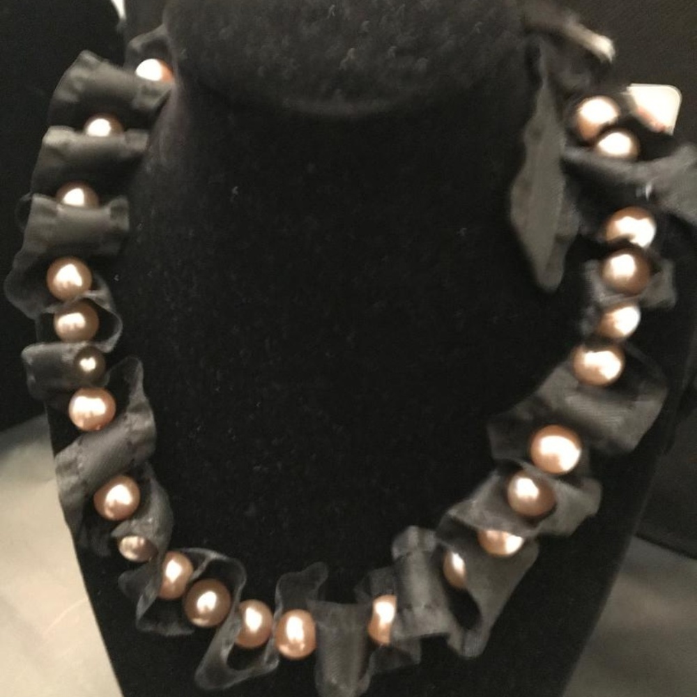 KATA BANKO COUTURE - BLACK RUFFLED NECKLACE